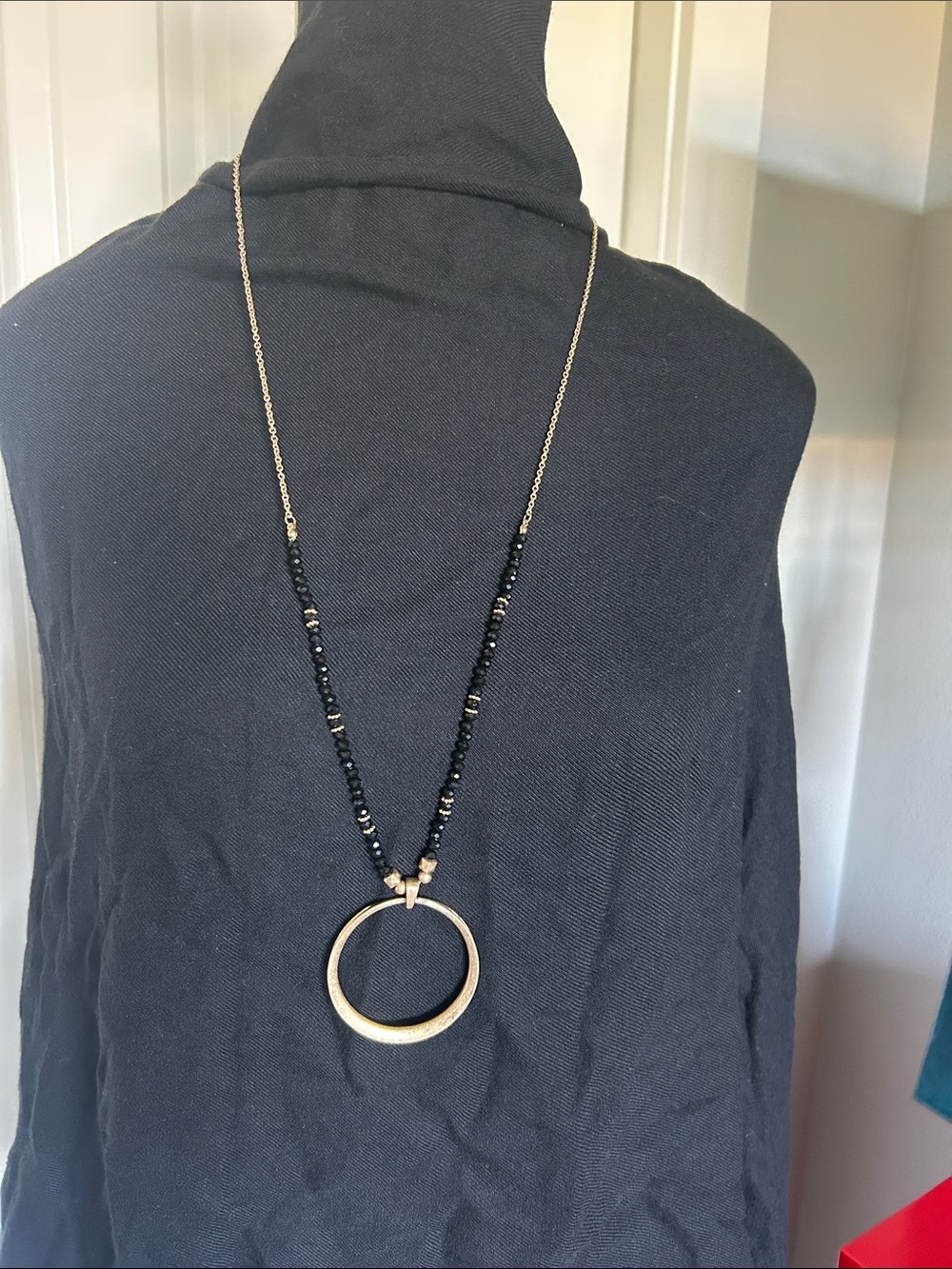 NWOT Elegant Gold Circle Pendant Necklace With Black Beads